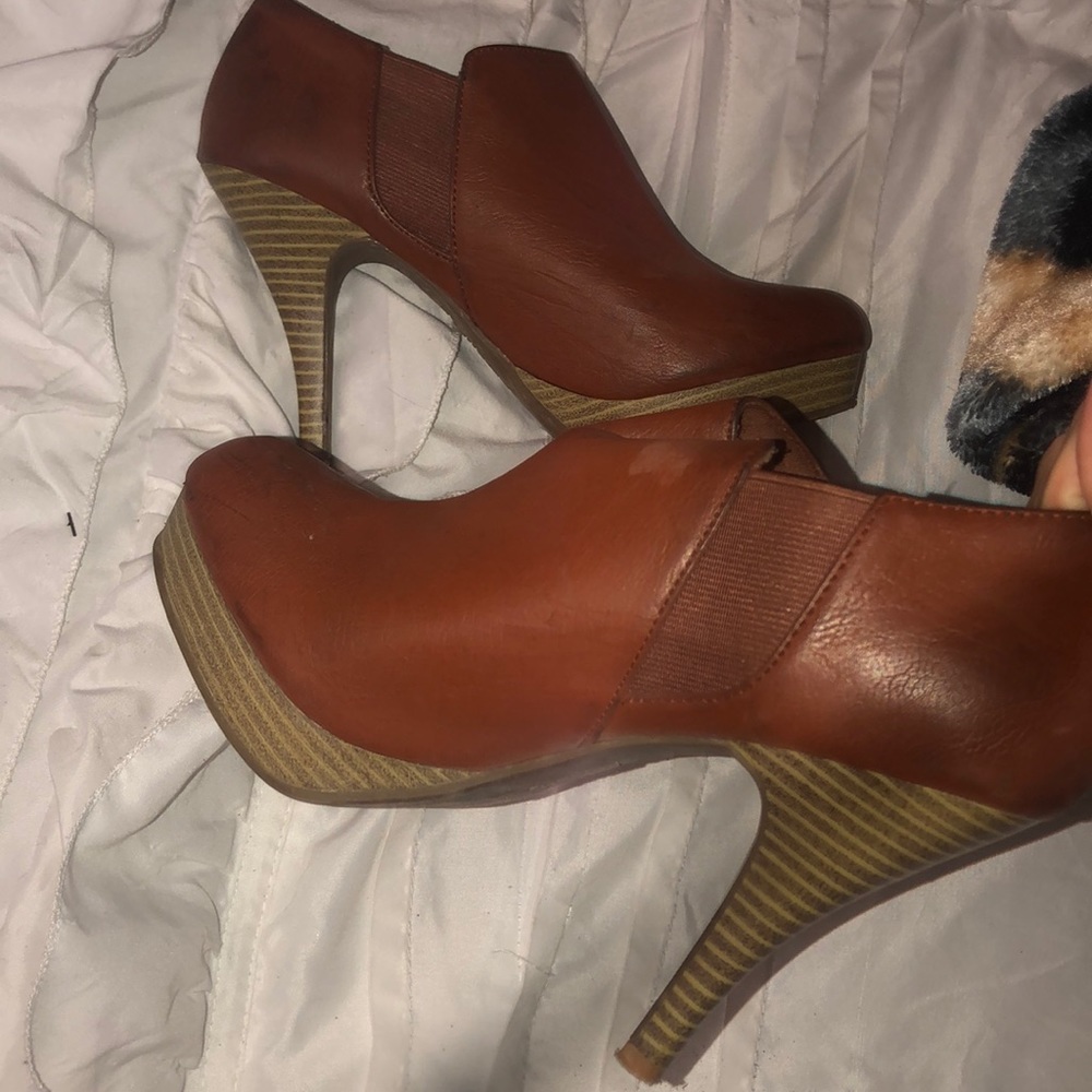 Heels - Picture 2 of 2